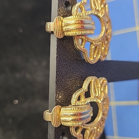 1980s Vintage Gold Tone Heart Floral Clip On Earrings - Picture 2 of 6